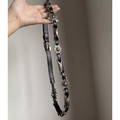 Dettaglio cintura in pelle nera boho con fibbie vintage e decorazioni in metallo argento - Pelle Nera Con Metallo Argento