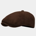 Dettaglio del berretto newsboy vintage in finta pelle scamosciata marrone con cucitura - Regolabile / Marrone Scuro