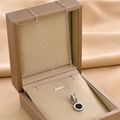 Collier boussole en acier titane avec pendentif agate noire sur satin champagne - 8826-argent