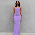 Primer plano detallado de un vestido largo morado ajustado en tejido elástico de canalé - XS / Parte superior e inferior (Tirantes finos) / Violeta