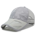 Graue Camouflage Mesh-Baseballkappe mit Bergstickerei und atmungsaktivem Sportstoff - Verstellbar / Hellgrau