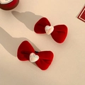 Coppia di eleganti fiocchi per capelli in velluto rosso con cuore perlato al centro - Coppia di Fermagli a Fiocco con Cuore