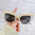 Occhiali da sole cat-eye con decorazioni floreali in perle e strass lucidi - Montatura Bianca Lenti Grigie