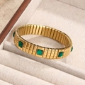 Elegante pulsera elástica de acero inoxidable dorado con circonitas cuadradas esmeralda - Estilo con Diamante Verde / Dorado