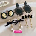 Set mit 4 Vintage-Ohrringen im französischen Stil mit schwarzen Samtschleifen und Goldperlen - Set Mit 4 Paaren - Schwarzgoldene Scheibe/Durchbrochene Blume/Schleifenperle/Samtschlangenkette (7# Silbernadel-Gold-Schwarz)