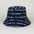 Détail d'un chapeau bob bleu marine avec lettrage blanc manuscrit I'm high fashion - M (56-58cm) / Noir