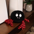 Peluche ragno nero con zampe a strisce e zanne rosse giocattolo di Halloween - Ragno