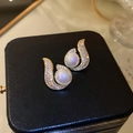 Elegantes pendientes de perlas sirena dorados con diamantes blancos en caja regalo - Poste de pendiente de plata chapado en oro real / Estilo de Perla Ondulada Oro (6#)