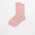 Hellrosa Baumwollsocken mit gerippten Bündchen für Damen und Herren auf weißem Grund - Pfirsichrosa