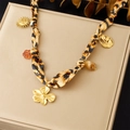 Halskette aus Seidenschal mit Leopardenmuster und goldenen Blumen- und Sonnenanhängern - Leopardenmuster Goldene Blume Stil (N3624)