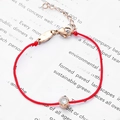 Pulsera de cuerda roja minimalista con diamante en oro rosa y colgante K - Estilo Cuerda Completa / Oro rosa