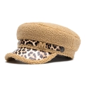 Cappello militare in pile kaki con visiera leopardata e logo con lettera M dorata - Cachi