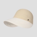 Vista detallada de un sombrero de paja para mujer con visera rígida y un detalle de hoja - Blanco Roto