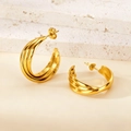 Elegant 18K gold-plated triple-layer textured C-shaped hoop earrings for women - 25mm (PJER372) / Gold