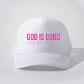 Détail de la casquette trucker blanche avec texte God Is Good rose et filet respirant - Blanc
