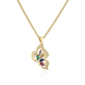 Gros plan du pendentif papillon doré avec pierres colorées et cristaux sur chaîne fine - Papillon Coloré (22452)