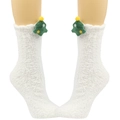 Detailansicht weißer Korallenfleece-Socken mit Weihnachtsbaum-Motiv am Bein - Weihnachtsbaum / Weiß