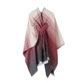 Ethno-Stil Strickponcho mit Farbverlauf und Fransendetails auf weißem Hintergrund - Schwarz-Roter Farbverlauf-Streifen mit Balken