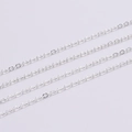 Vista dettagliata della catena a maglie in argento lucido per creazione gioielli DIY - 2mm / Argento