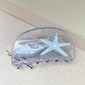 Pince à cheveux en acrylique avec ornements d'étoiles de mer et de coquillages bleus - Étoile de Mer Conque