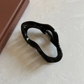 Pince à cheveux noire brillante en forme de nuage avec design évidé ondulé - Pince à cheveux nuage / Noir