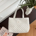 Borsa tote trapuntata bianca con ricami floreali e texture morbida per uso quotidiano - Beige Floreale