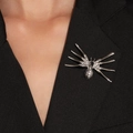 Gothic-Spinne-Brosche in Silber mit Strasssteinen und schwarzem Edelstein auf schwarzem Revers - Spinne mit Strass und schwarzem Hauptstein (K-1141)