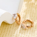 Boucles d'oreilles clips en acier titane doré avec zircons étincelants en forme de goutte - Clip d'oreille goutte d'eau / Doré