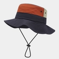 Detail van waterdichte driekleurige zonnehoed met verstelbare kinriem voor wandelen - Oranje/Marineblauw/Beige Color Block
