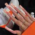 Extra lange vierkante kunstnagels met oranje vlammenpatroon en glanzende afwerking - Oranje Golf Vlam Textuur (JP1739)