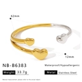 Dettagli del bracciale rigido a cuore in acciaio inossidabile dorato, diametro 62 mm - Stile Cuore Bicolore (NB-B6383)
