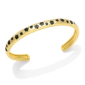Dettaglio del bracciale rigido dorato a C con motivi floreali in smalto nero - Nero