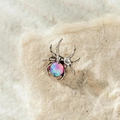 F136 titanium spinnen-kraakbeenpiercing met ronde iriserende opaal inleg - Opaal Spin (Accessoire 030)