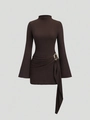 Robe moulante café foncé à manches évasées avec détail d'anneau métallique - S / Marron