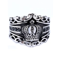 Anello a corona vintage in acciaio inossidabile con pietre nere e rilievo gotico - US 8 / Argento Antico (17206)