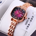 Damen-Quarzuhr in Roségold mit lila Zifferblatt, quadratischem Gehäuse und Strass - Zuckerviolettes Zifferblatt