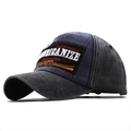 Dettaglio cappellino baseball vintage con scritte California ricamate in 3D e patchwork - Regolabile / Nero Blu Marino