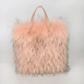 Borsa tote in ecopelliccia rosa albicocca con punte nere e doppio manico morbido - Rosa