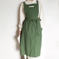 Cotton apron in dark green with H-shaped straps and decorative chest label - Grass Green