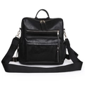 Détail du sac à dos en similicuir noir avec zips dorés à pompons et large bandoulière - Noir