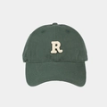 Dettaglio ravvicinato del cappellino da baseball verde scuro con lettera R ricamata a spugna - XL (61-65cm) / Verde Scuro
