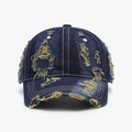 Casquette de baseball en jean bleu foncé avec des trous vintage et détails effilochés - Denim bleu foncé avec surpiqûres jaunes