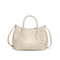 Schicke beige geflochtene Beuteltasche mit Doppelgriffen und Schultergurt - Sandfarben