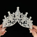 Elegante silberne Barock-Krone mit funkelnden Kristallen für Hochzeiten und Partys - Standardgröße / Silber Weißer Strass