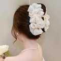 Eleganter Haarklammer aus beigem Tüll mit Glitzer und mehrlagigem Rüschendesign - Creme Große Schmetterlingsklammer