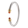 Zweifarbiger gedrehter Kabelarmreif in Gold und Silber mit orangefarbenen Edelsteinenden - Bicolor Rot Facettierter Kristall