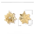 Ciondolo a margherita 3D in acciaio inossidabile dorato con strass lucido centrale, due lati - VG396x3 Fiore d'oro con strass