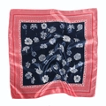 Foulard quadrato in seta floreale con centro blu scuro e bordo geometrico rosso donna - 60*60cm / Più Venduti (Blu Navy Rosso Floreale)