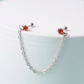 Orecchini a catena d'argento con stella rossa e zirconi su un espositore bianco - Stile 1-Stella a cinque punte / Rosso