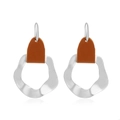 Boucles d'oreilles vagues argentées avec accents en cuir marron et design floral perlé - Style Bague Irrégulière Géométrique (M-018)